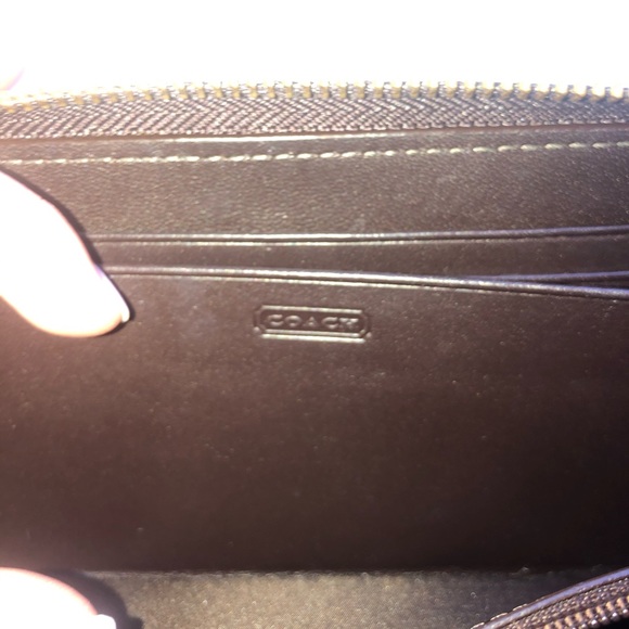 Coach Signature Wallet - Picture 6 of 7